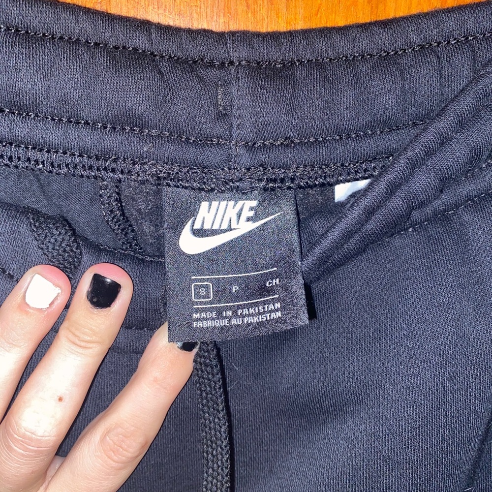 Men’s Nike Fleece Shorts - Picture 5 of 5